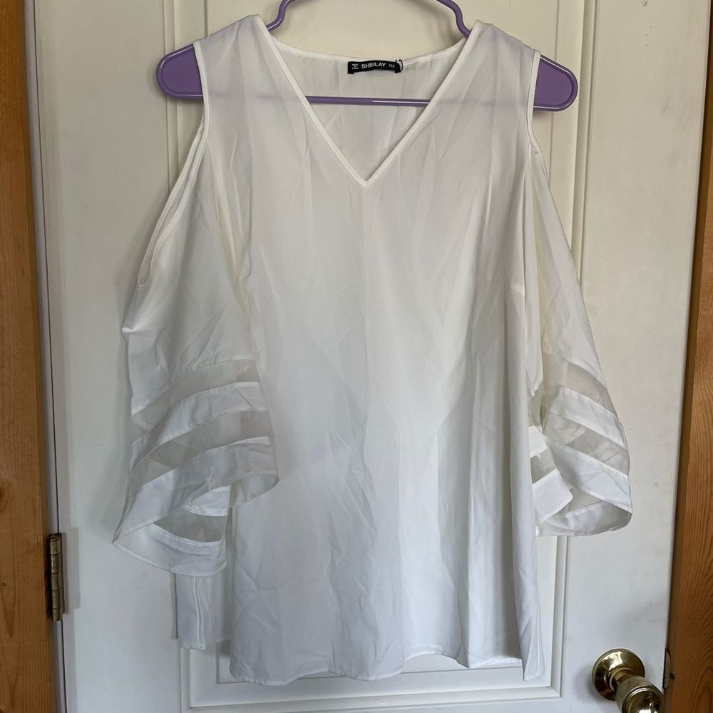 Nwt Sheila’s Cold Shoulder Top, M